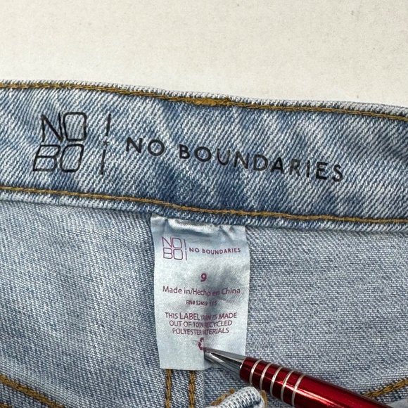 No Boundaries Women's Size 9 Straight Leg Distressed Med Wash Jean Blue Preowned - Picture 4 of 16